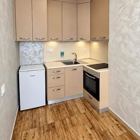 Golden View 2 Bedrooms & Parking 아파트 *
