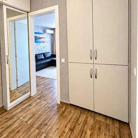 아파트 Golden View 2 Bedrooms & Parking